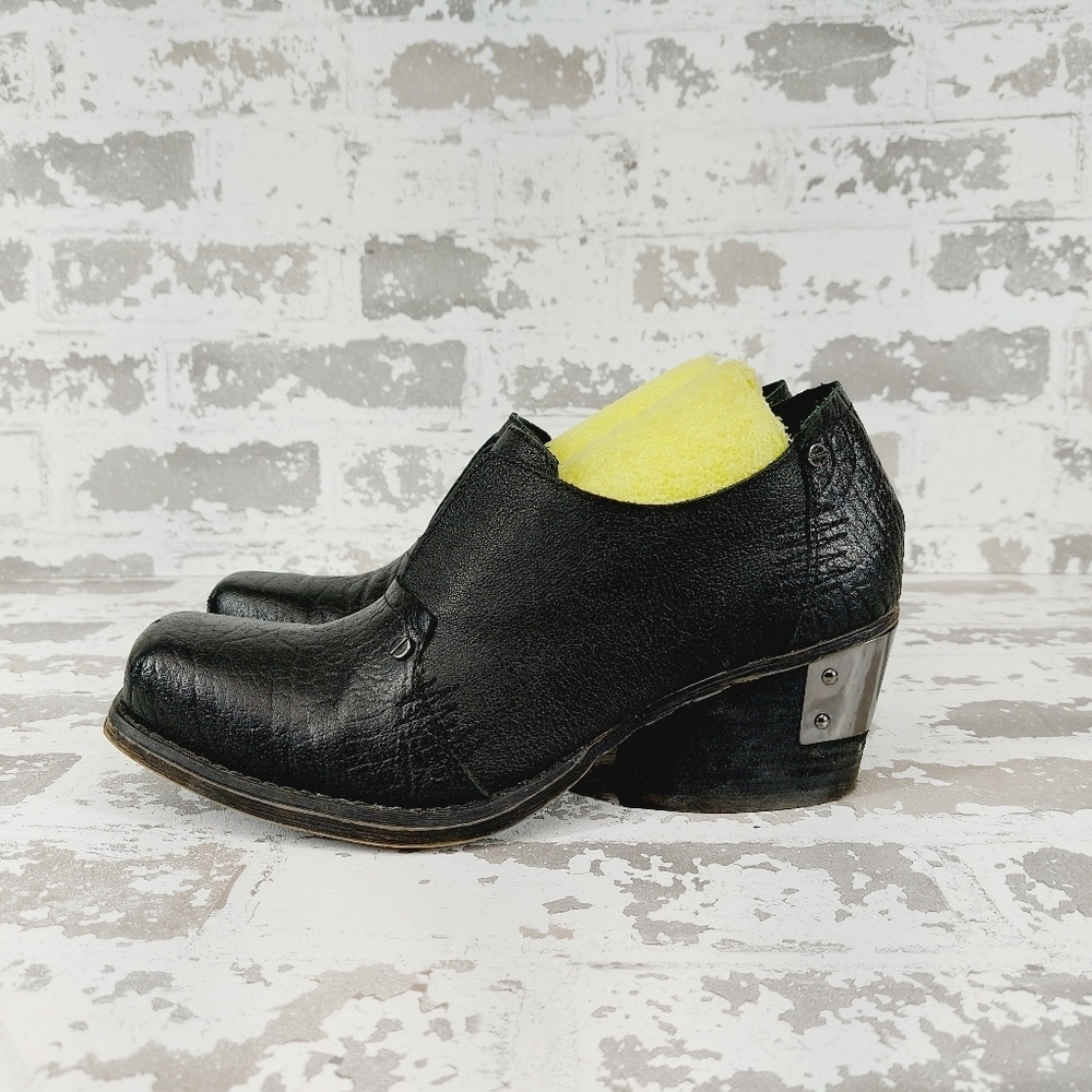 Vogue Black Leather Block Heel Slip On Ankle Boots T80
